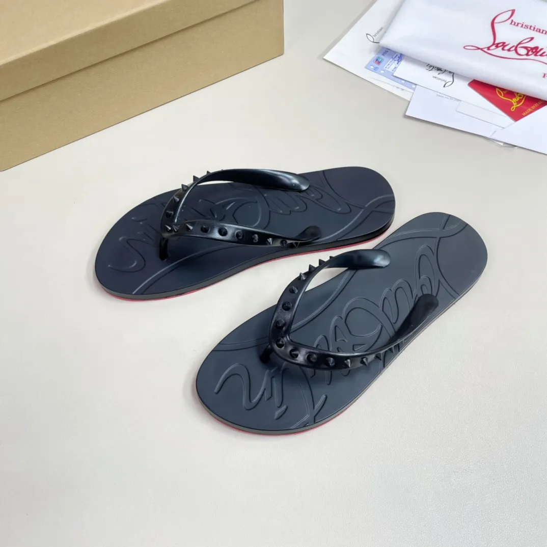 [CL red sole shoes] P: 260💰 size 38-45. Men's classic slippers, made on the official website 1:1, the original factory specializes in original materials ➖ OEM production ➖ Original ultra-light anti-slip outsole. Super fashionable and super comfortable, handsome on the feet, a must-have for men in summer! .